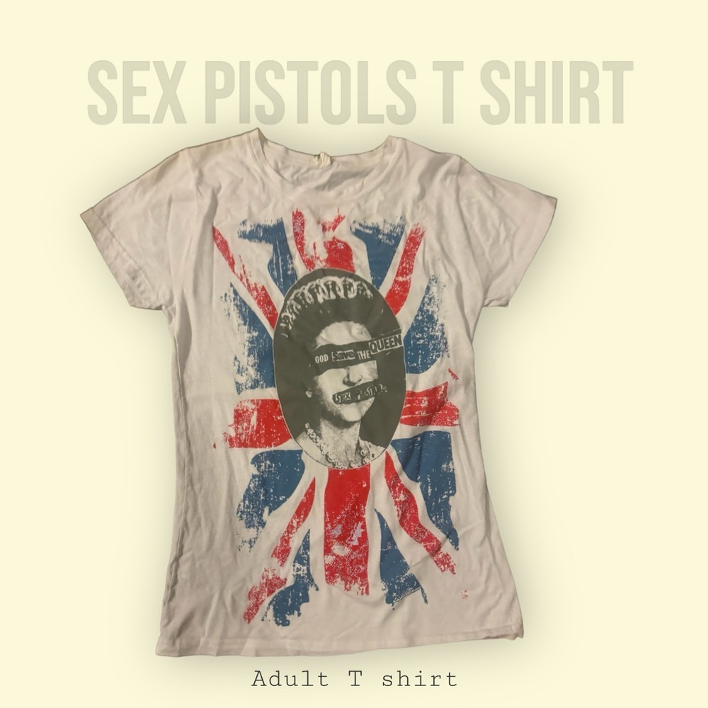 Sex pistols concert T-shirt fits like a small​